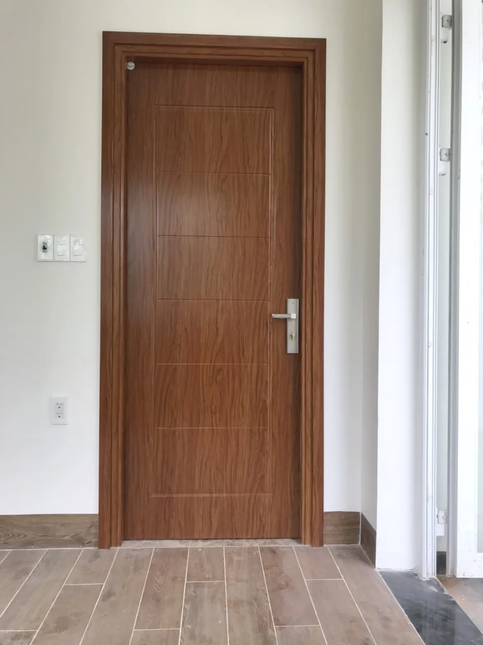 Cửa nhựa composite tại quận 10