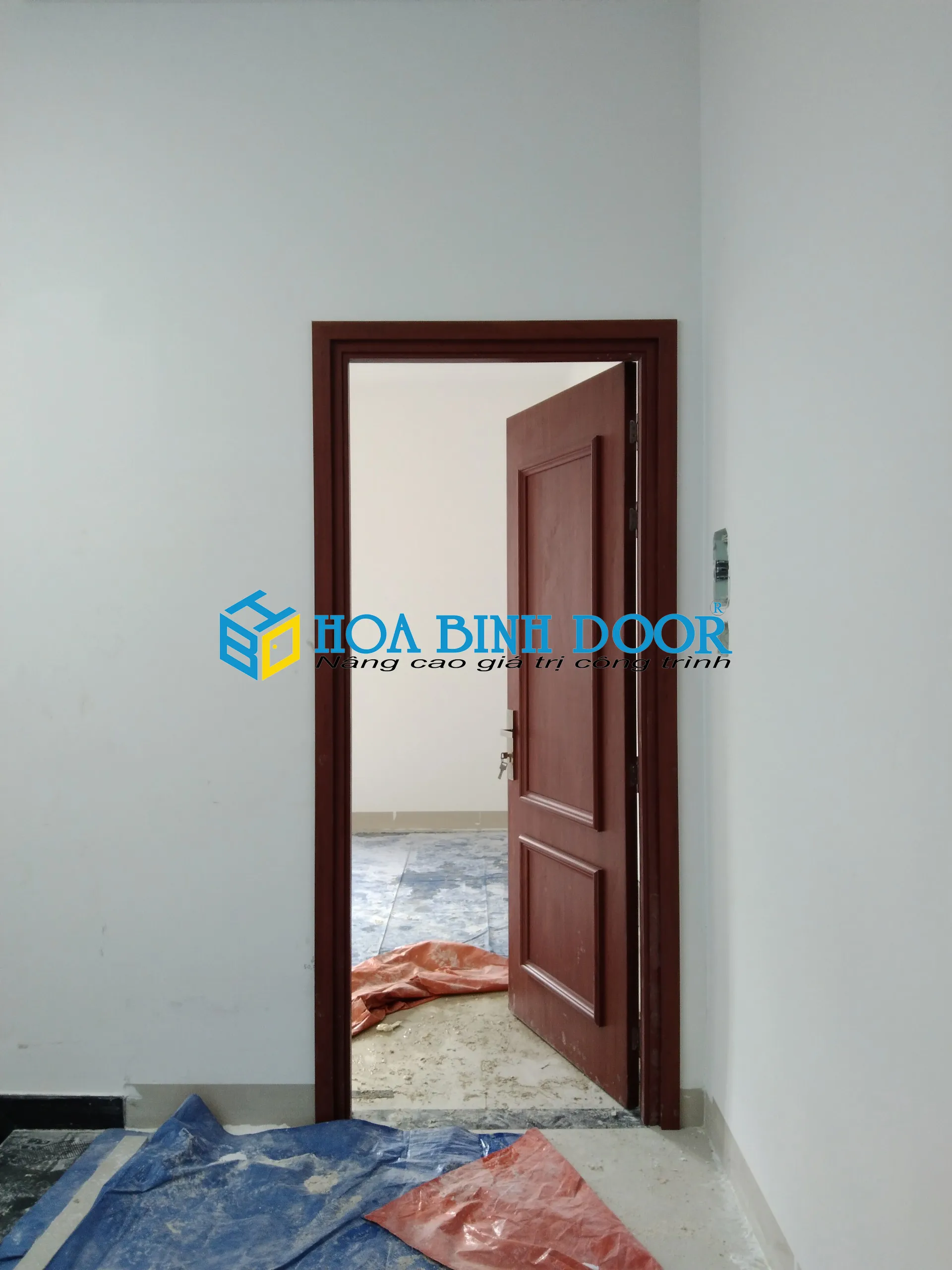 gia-cua-nhua-composite-quan-7