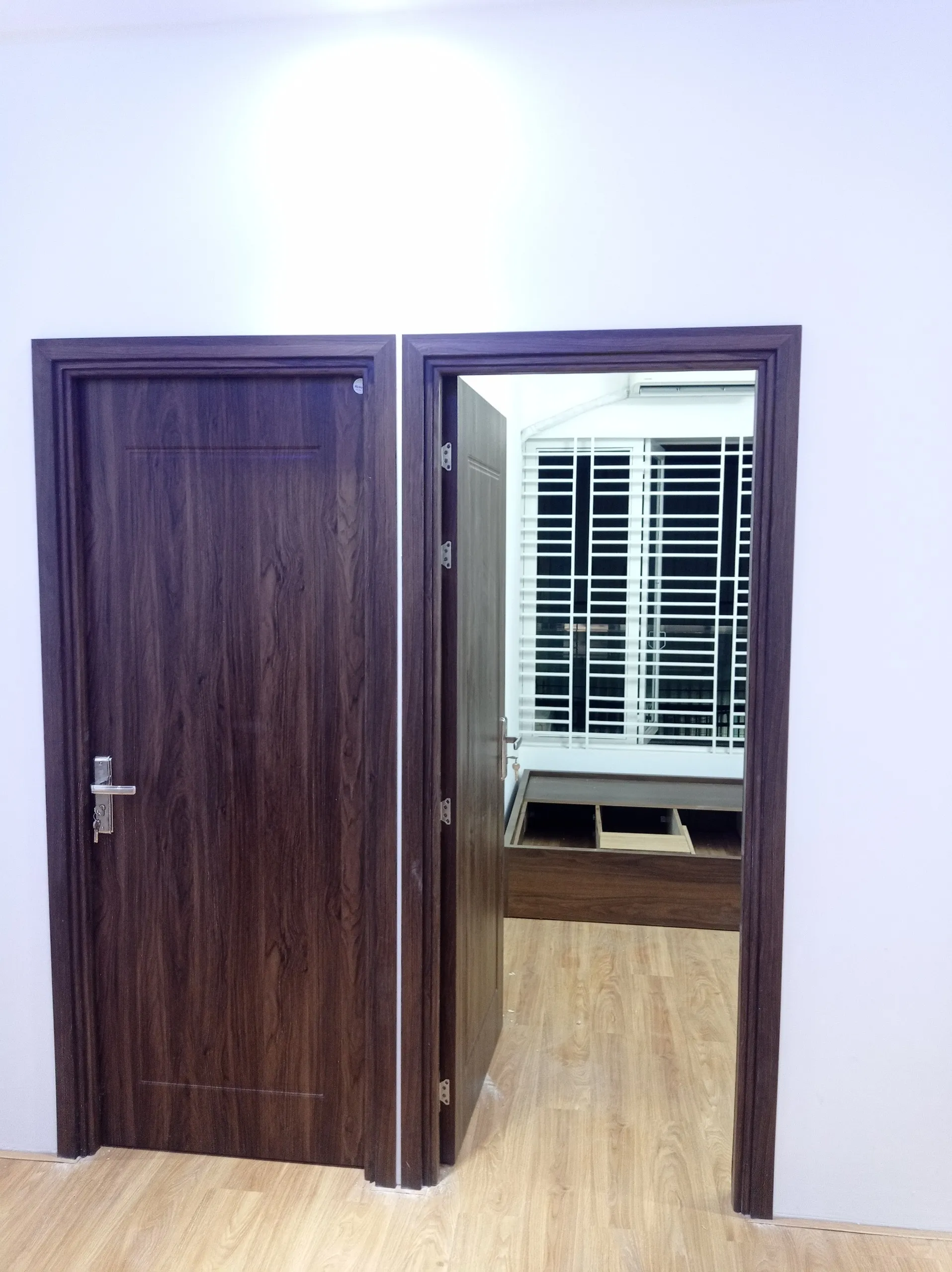 cua-nhua-composite-tai-dak-nong