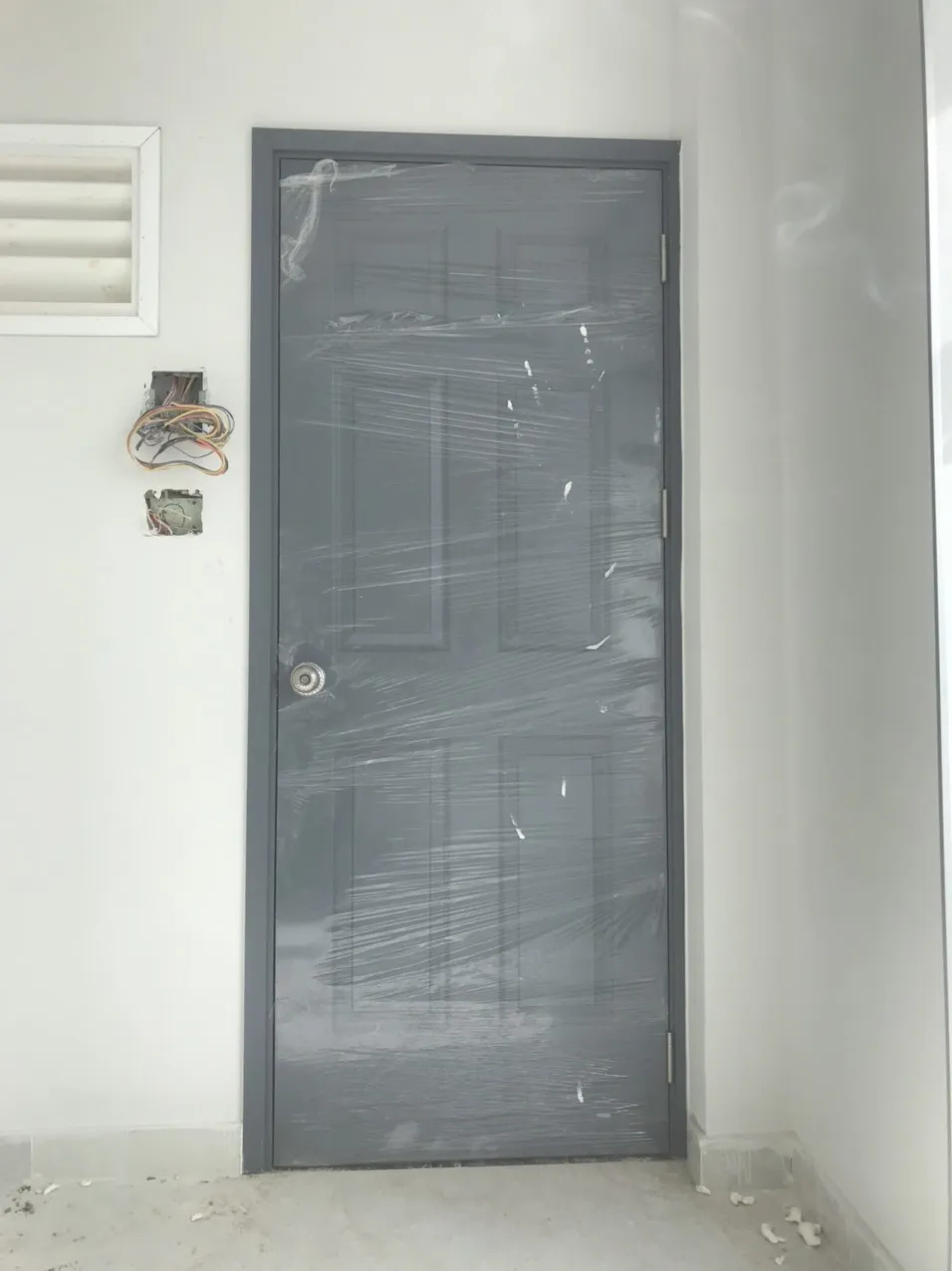 cua-go-cong-nghiep-tai-binh-thuan