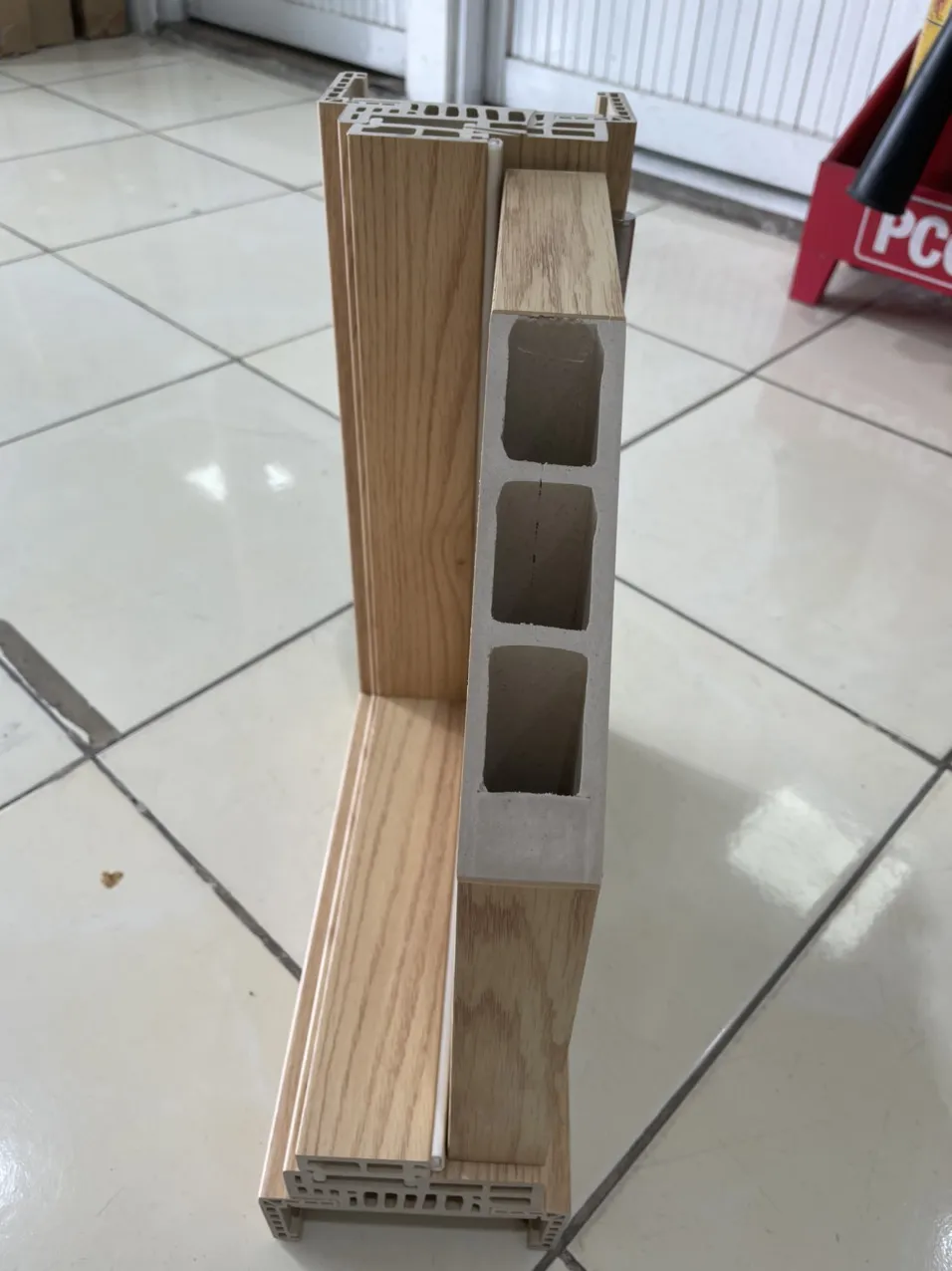 cua-nhua-composite-tai-dak-nong