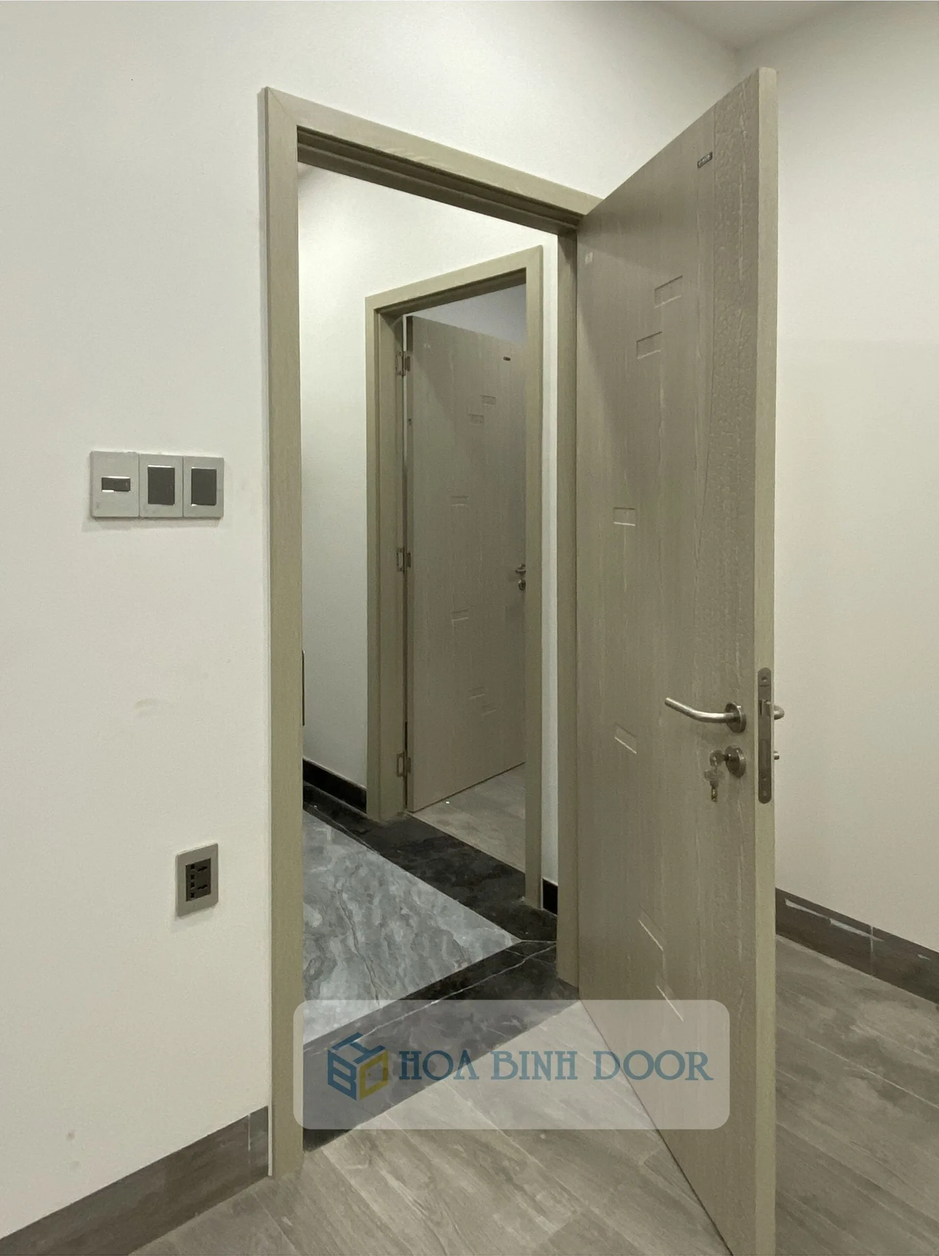 lap-dat-cua-nhua-abs-cung-cap-cua-nhua-gia-go