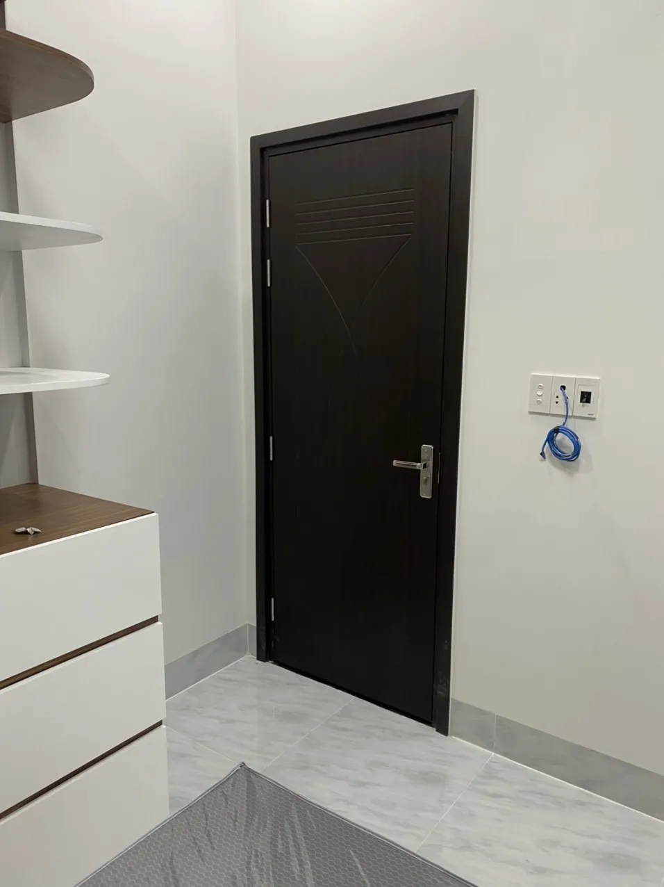 cua-nhua-composite-tai-dong-thap