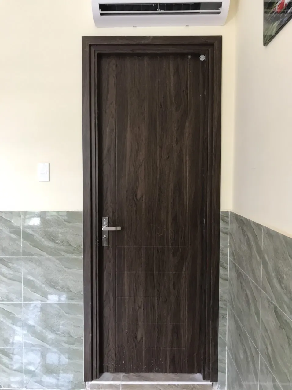 mau-cua-nhua-composite-dep