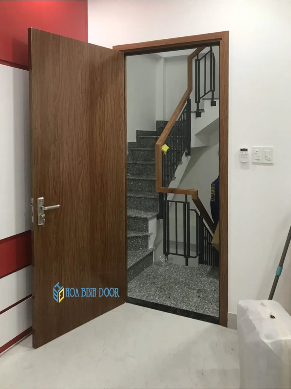 mau-cua-nhua-composite-dep