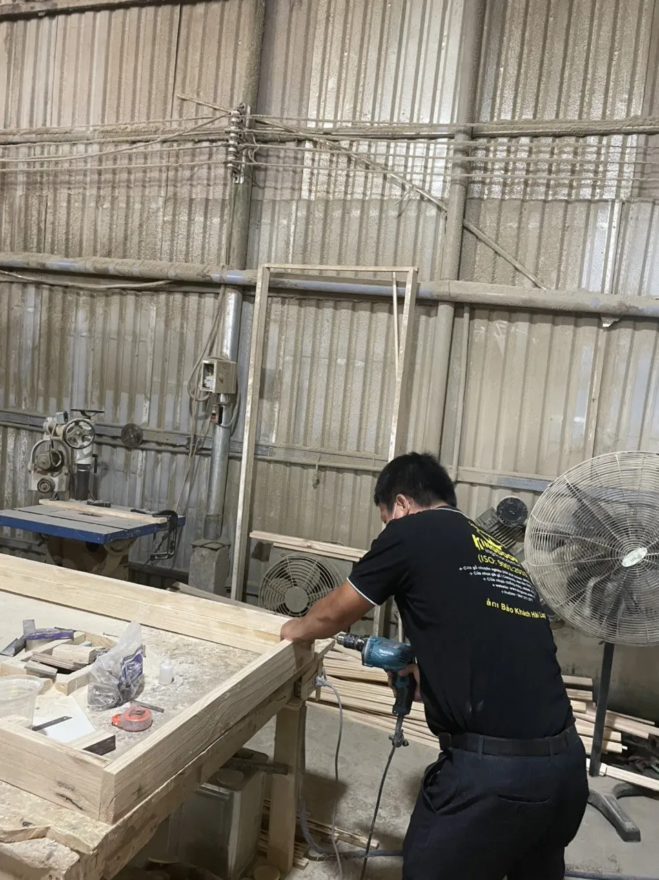 cua-nhua-thong-phong