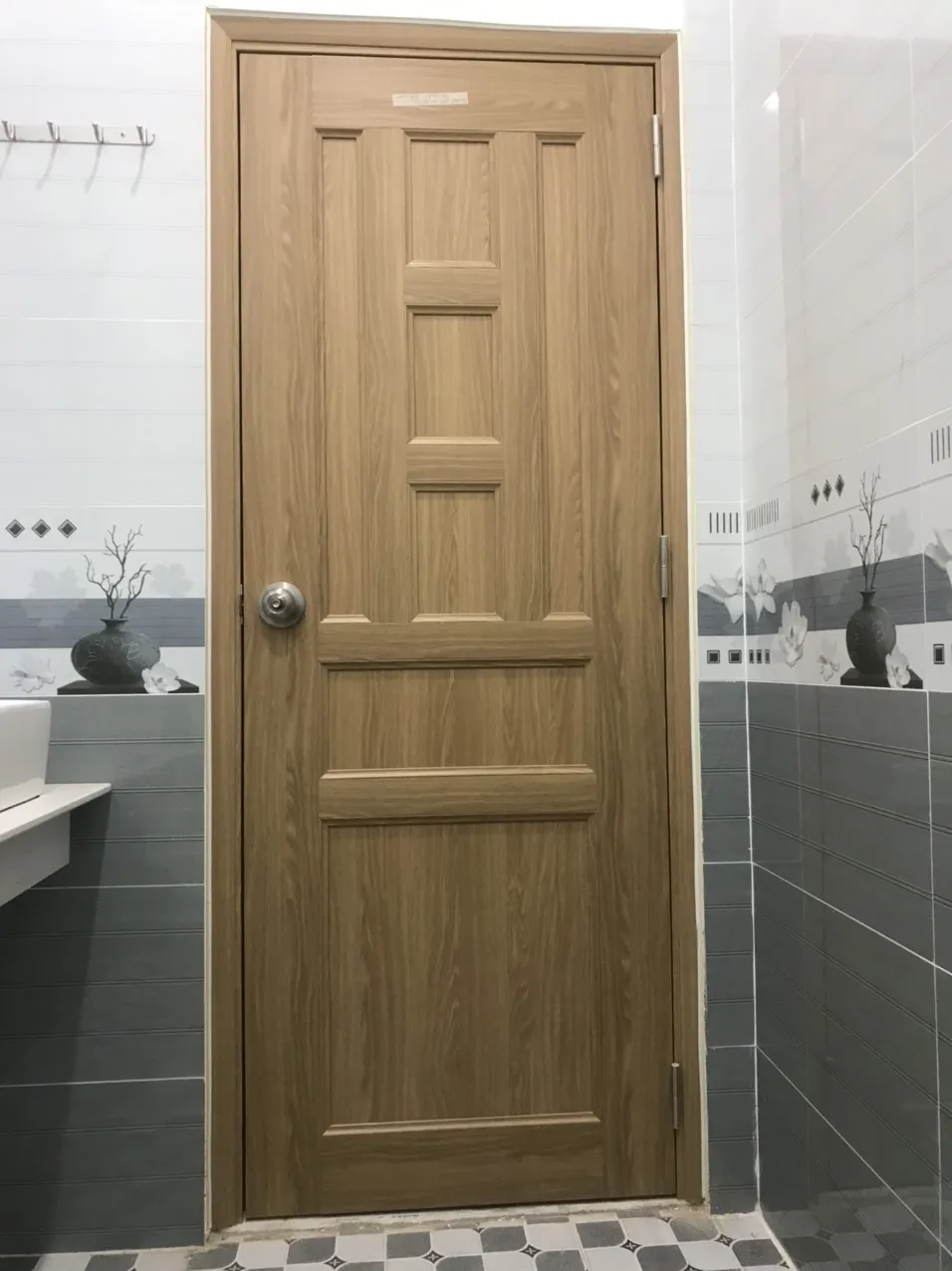 cua-nhua-nha-ve-sinh-dai-loan