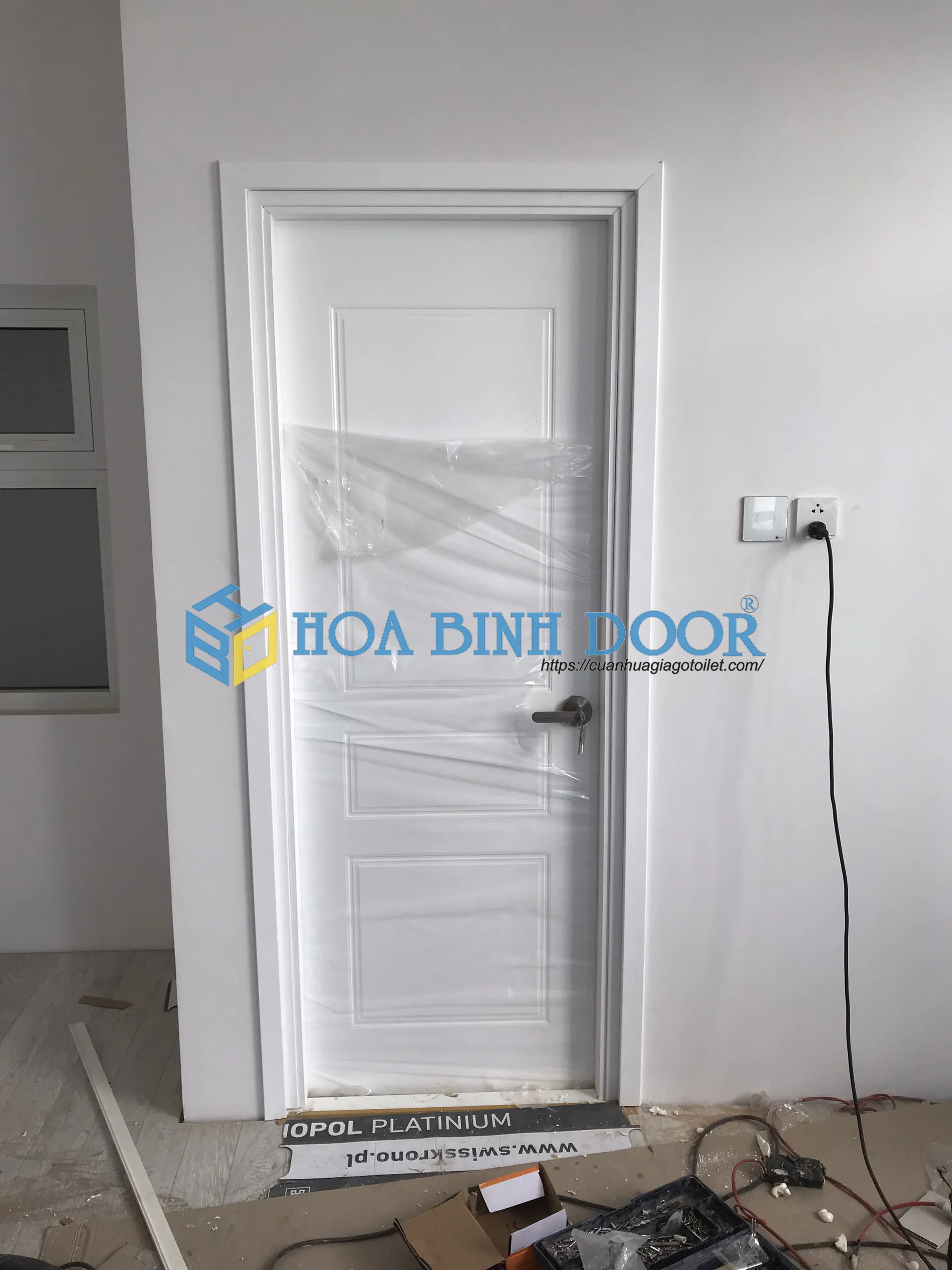 cua-nhua-composite-trang