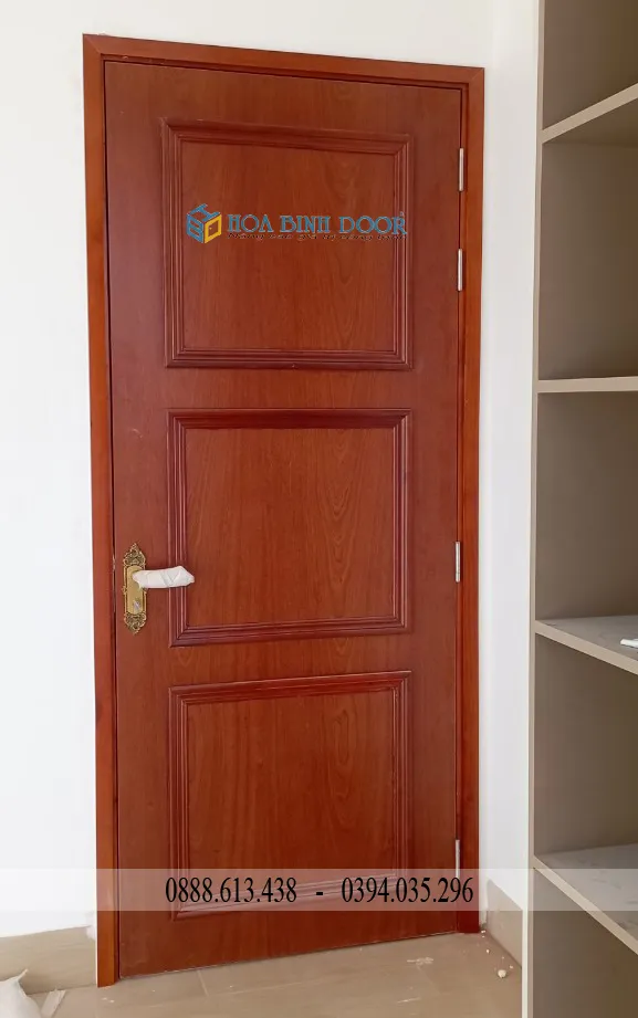 Cửa gỗ đẹp hiện đại - Cửa gỗ công nghiệp vân gỗ đỏ
