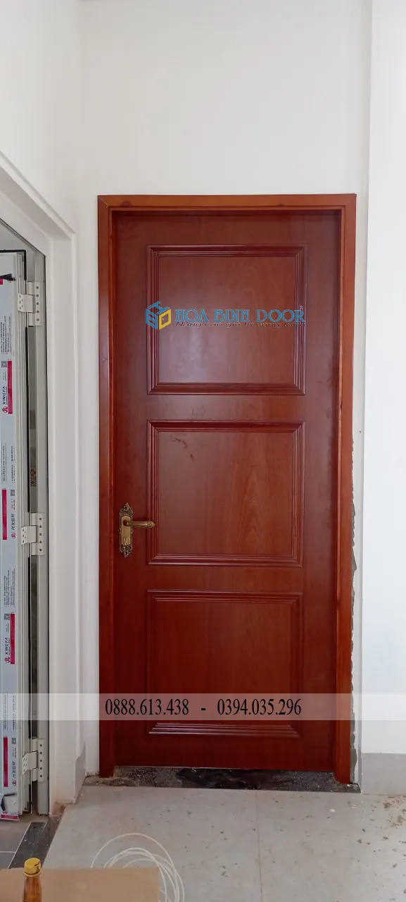 Cửa gỗ đẹp hiện đại - Cửa gỗ công nghiệp vân gỗ đỏ