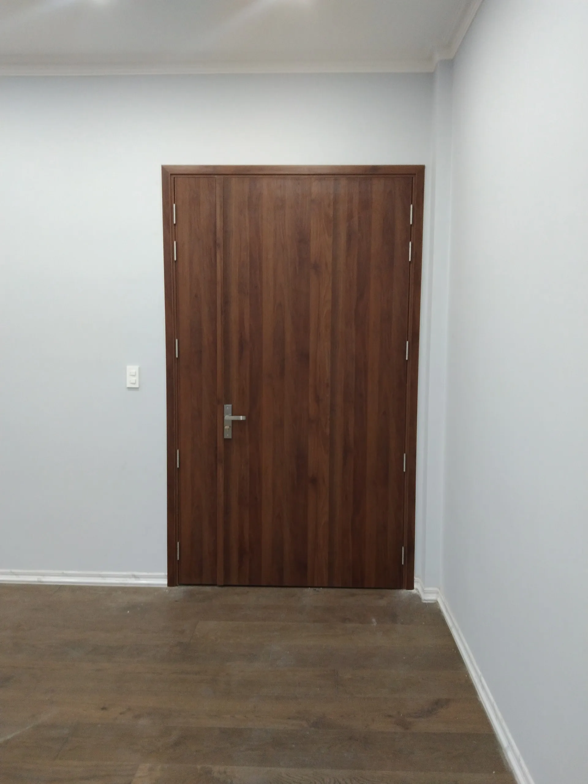 cửa gỗ công nghiệp thực tế