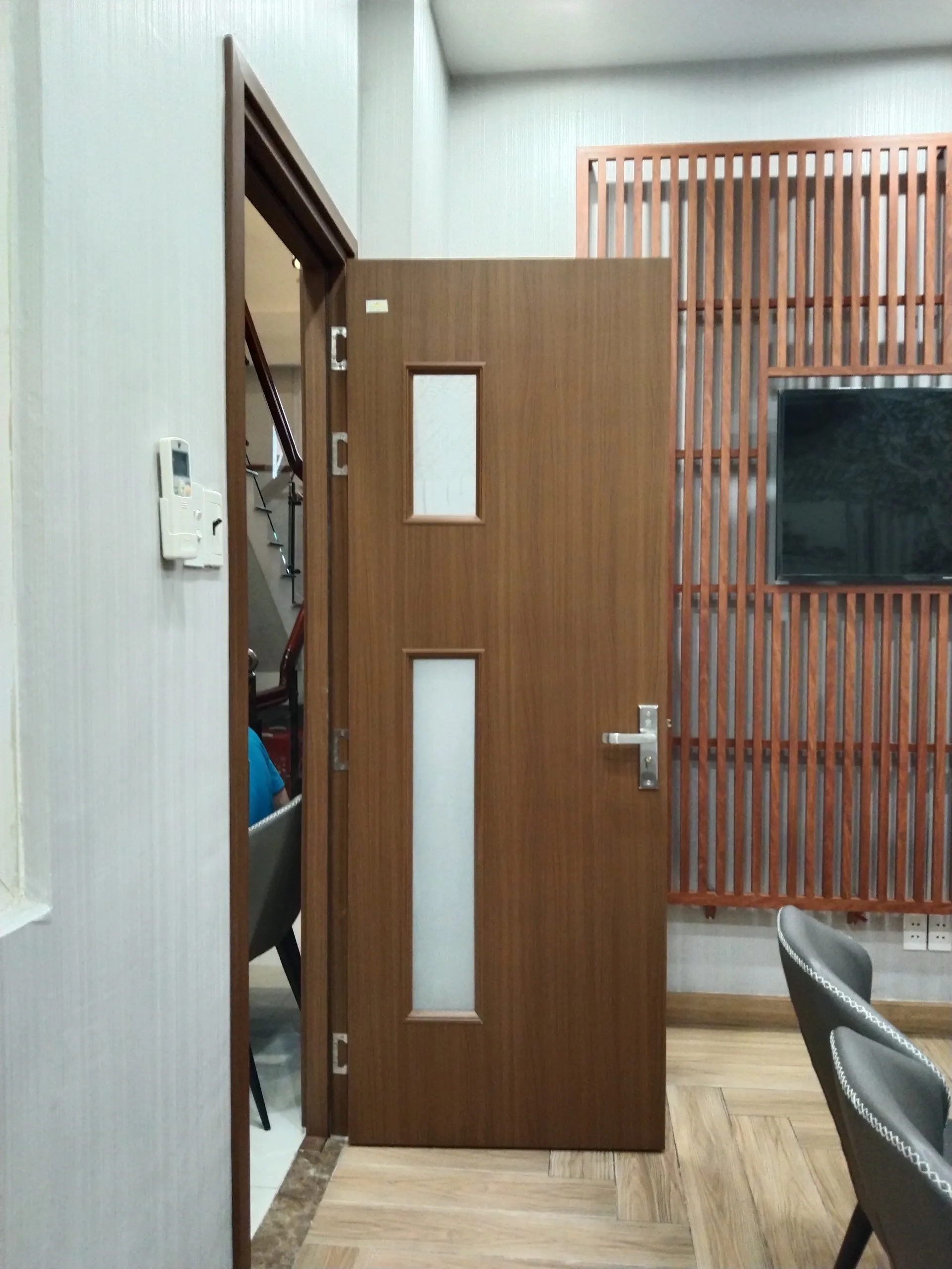cửa nhựa composite thực tế
