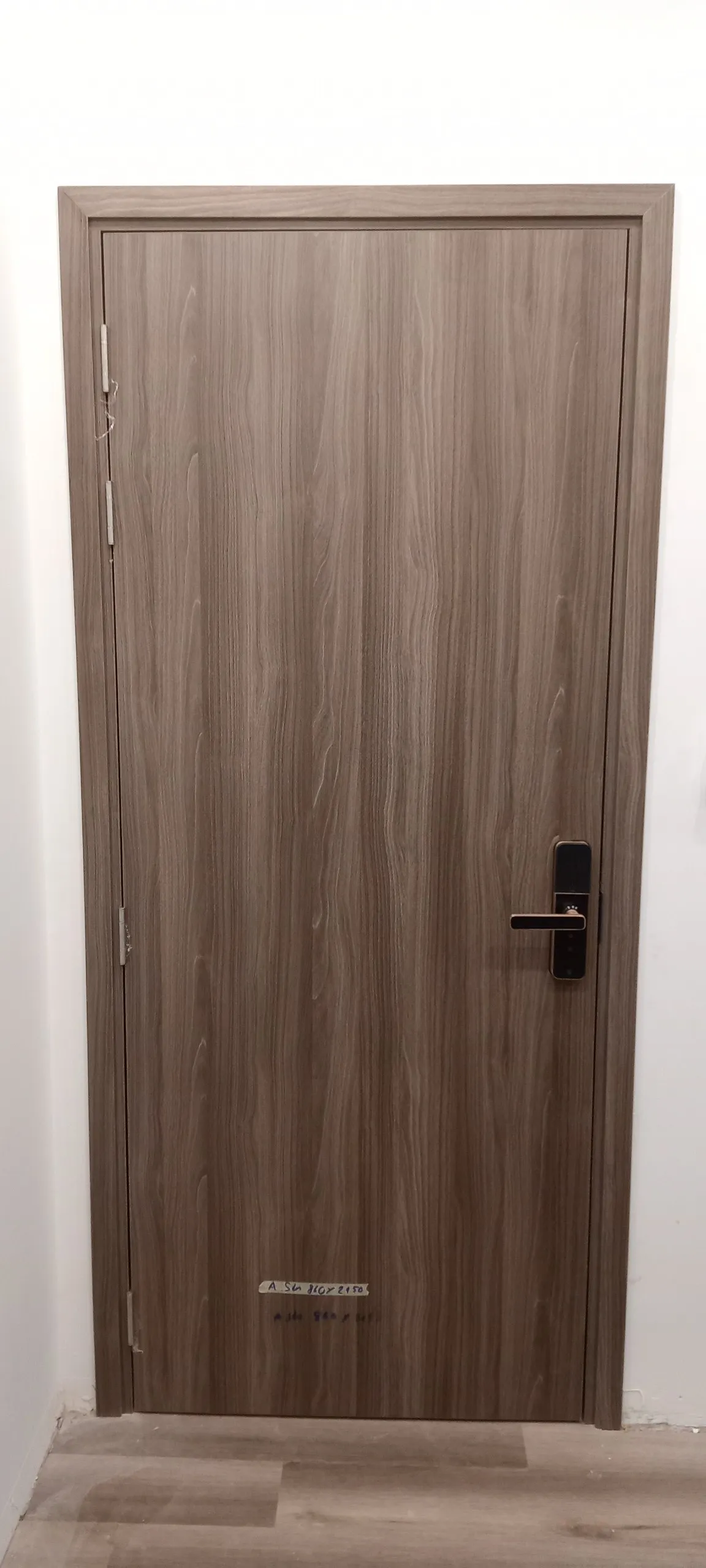 cửa gỗ công nghiệp thực tế