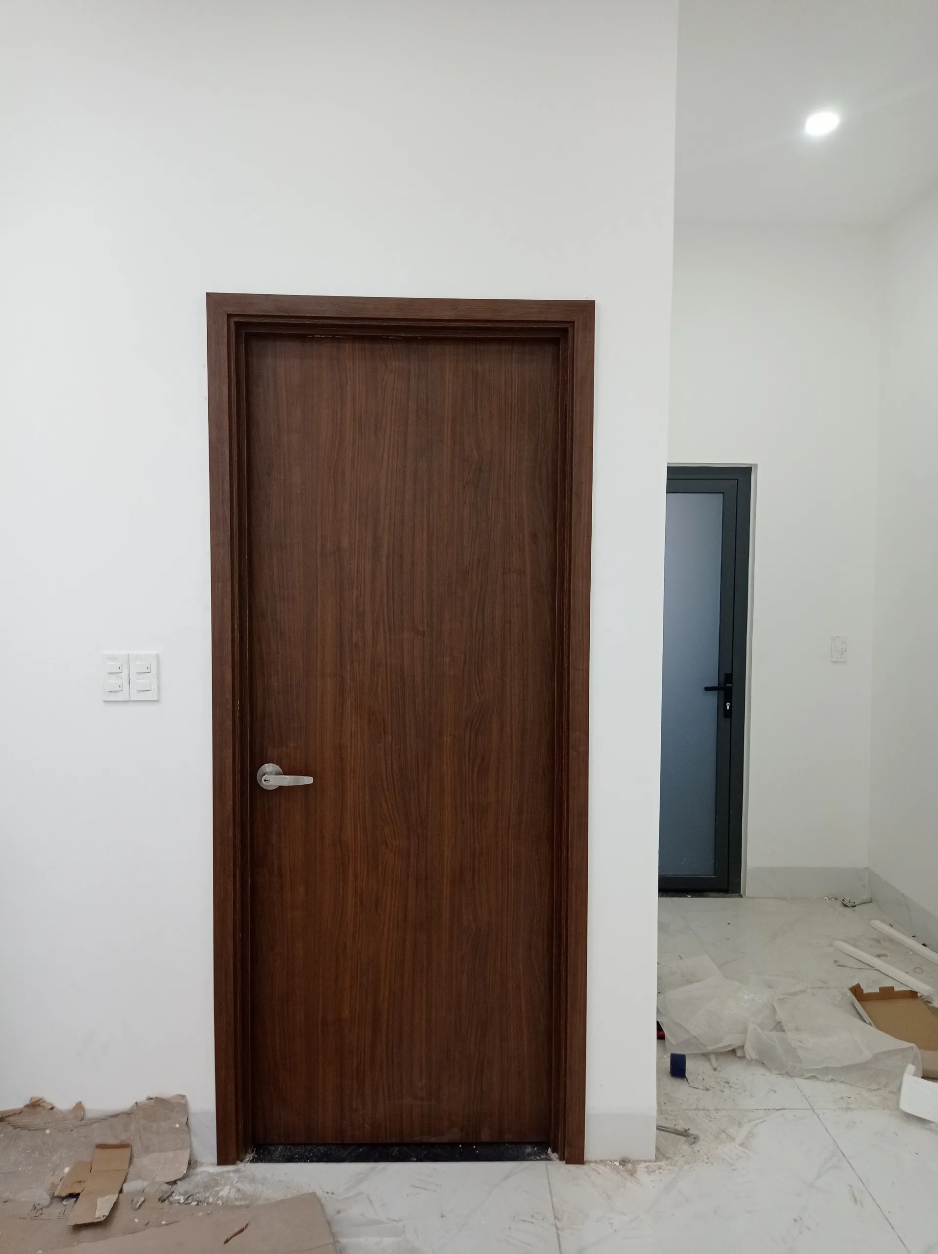 cửa gỗ công nghiệp thực tế