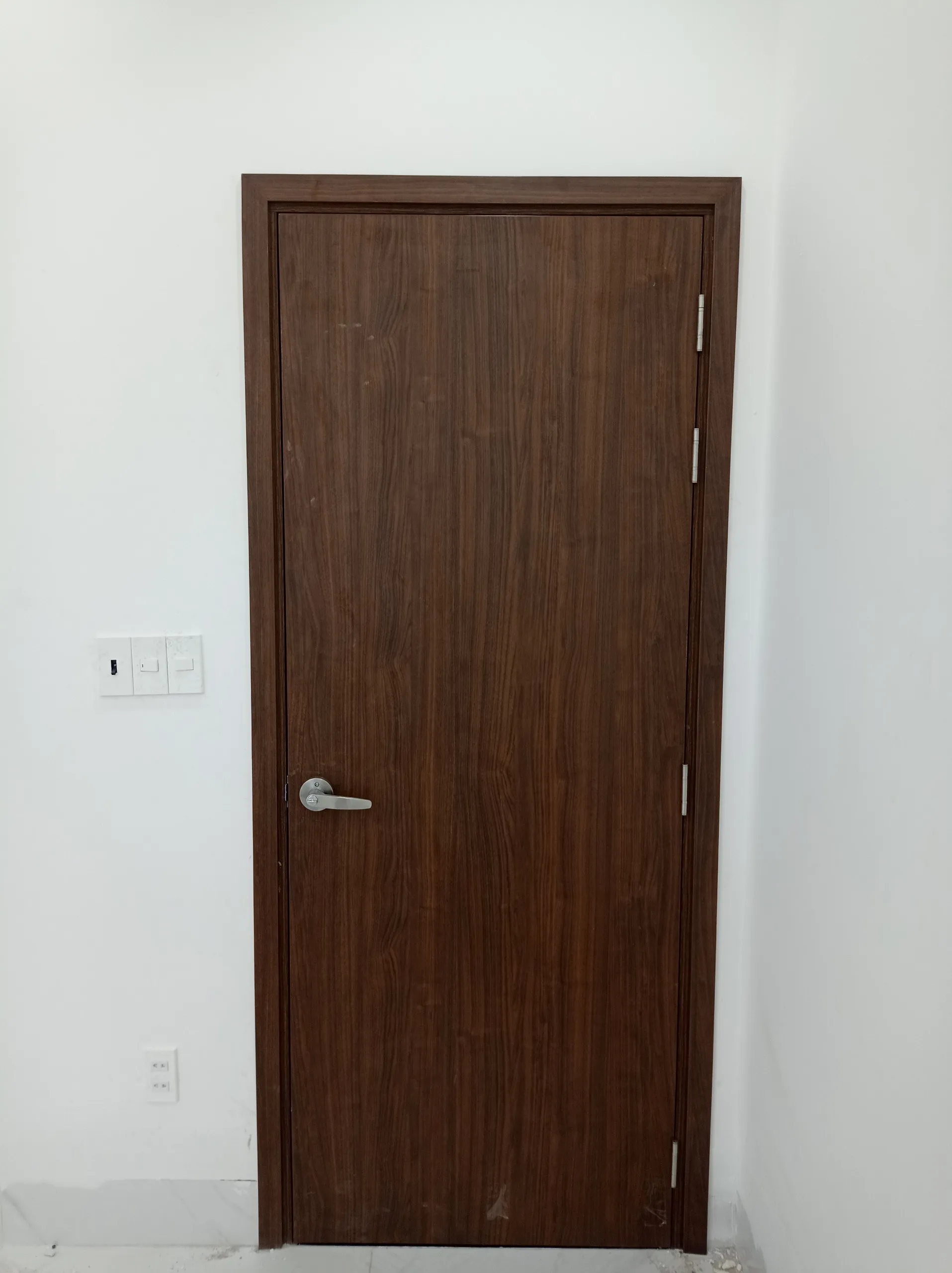 cửa gỗ công nghiệp thực tế