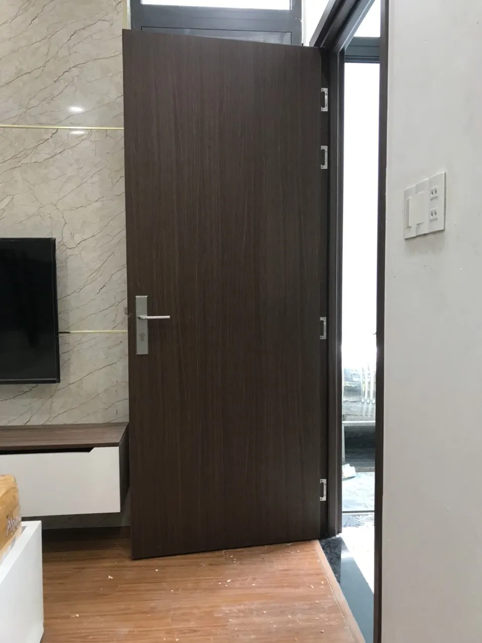 CỬA NHỰA COMPOSITE THỰC TẾ